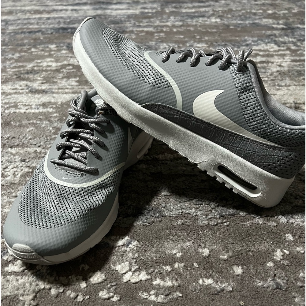 Nike Air Max Thea Gray and white color women’s shoes USED size 8